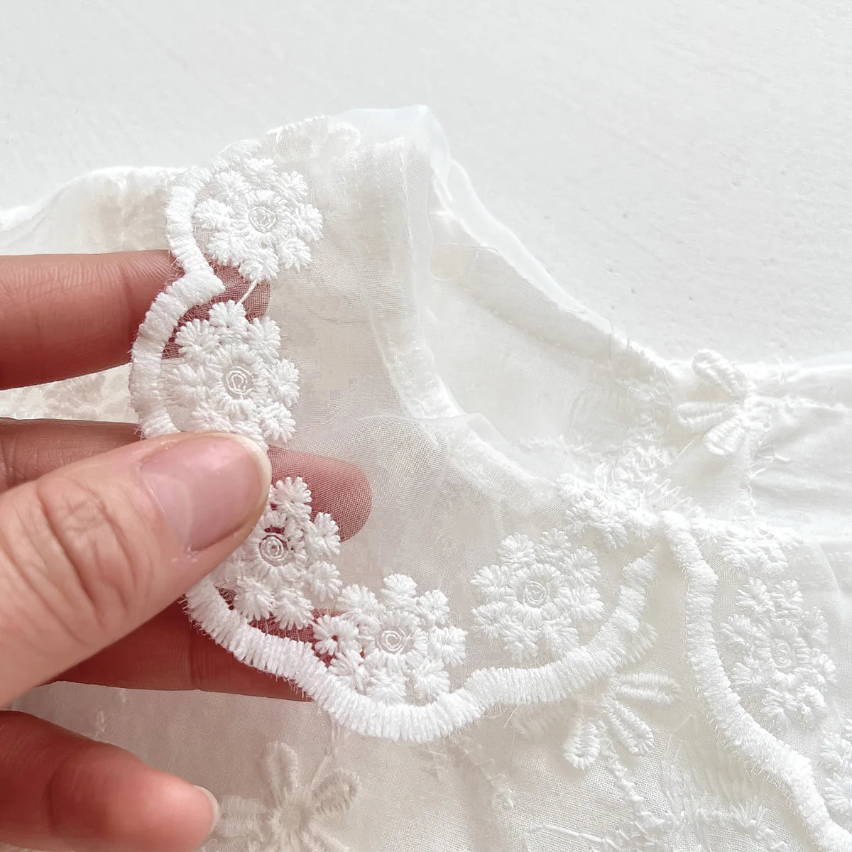 Embroidered Flower Lace Bodysuits for Newborn Baby Girls - Baby Girls Dress and Hat Set (2pcs)