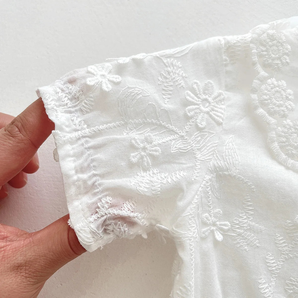 Embroidered Flower Lace Bodysuits for Newborn Baby Girls - Baby Girls Dress and Hat Set (2pcs)